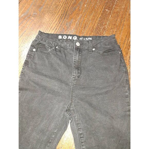Size 9 S.O.N.G. Fit n Flare Black Stretch Denim Jeans Raw Hem Pockets Belt Loops - Picture 2 of 5